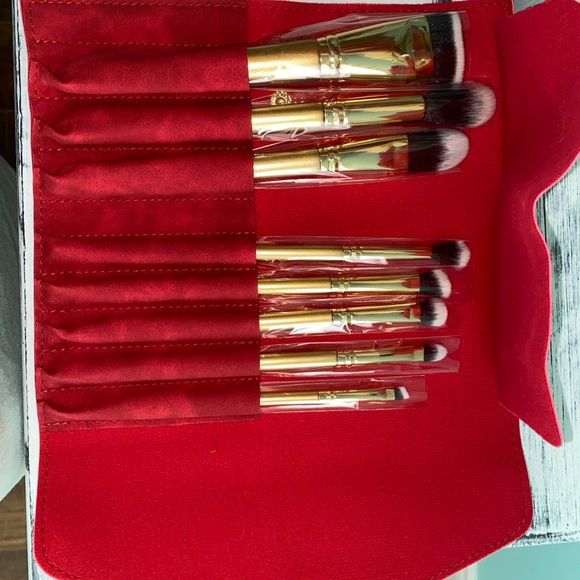 LUXIE Glitter and Gold Brush Set (8 pcs) - Picture 1 of 5